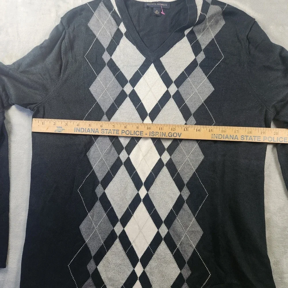 Banana Republic Light Weight Silk Blend Black Argyle Sweater‎ Mens Medium
